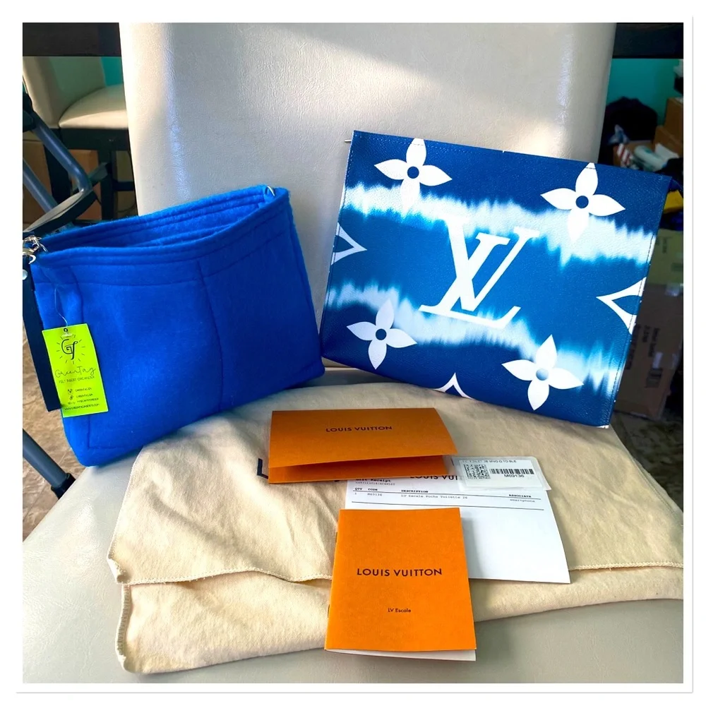 💙🦋 Louis Vuitton Limited Edition Summer Escale Toiletry 26